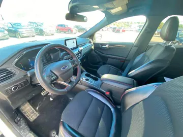 2023 Ford Escape - image 6