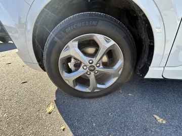 2024 Ford Escape - image 6