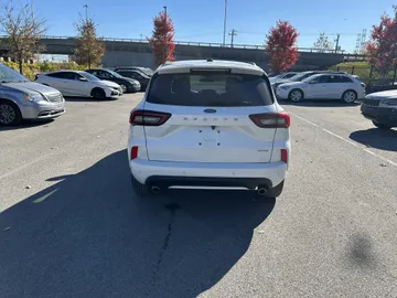 2024 Ford Escape - image 3
