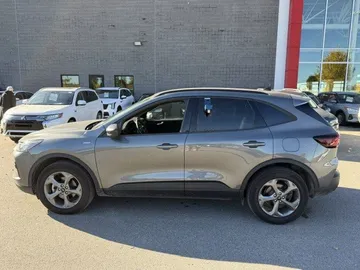 2025 Ford Escape - image 4