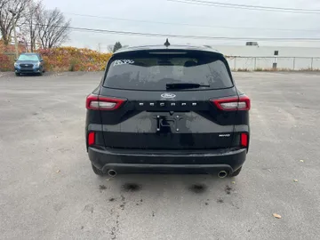 2024 Ford Escape - image 6
