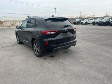 2024 Ford Escape - image 7