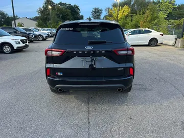 2024 Ford Escape - image 4