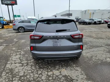 2024 Ford Escape - image 9