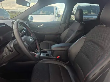 2025 Ford Escape - image 8