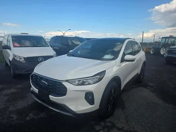 2025 Ford Escape - image 3