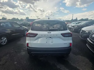 2025 Ford Escape - image 6