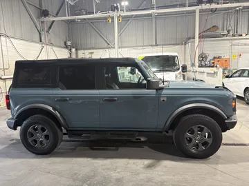 2022 Ford Bronco - image 4