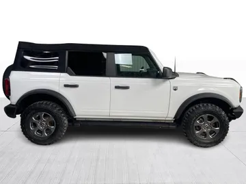 2021 Ford Bronco - image 2
