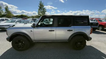 2022 Ford Bronco - image 4