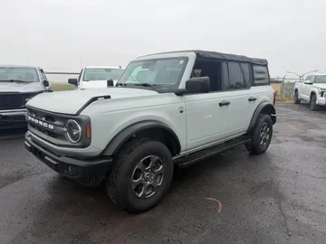 2022 Ford Bronco - image 3