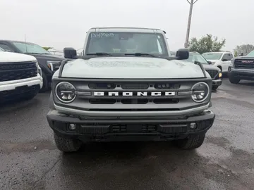 2022 Ford Bronco - image 2