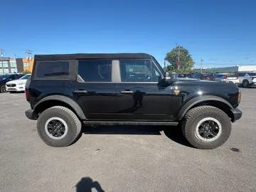 2022 Ford Bronco - image 3