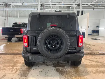 2022 Ford Bronco - image 7