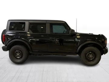 2022 Ford Bronco - image 2