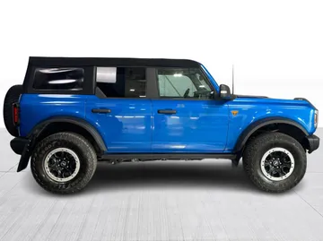 2022 Ford Bronco - image 9