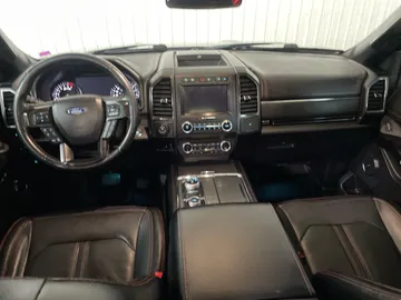 2019 Ford Expedition - image 4