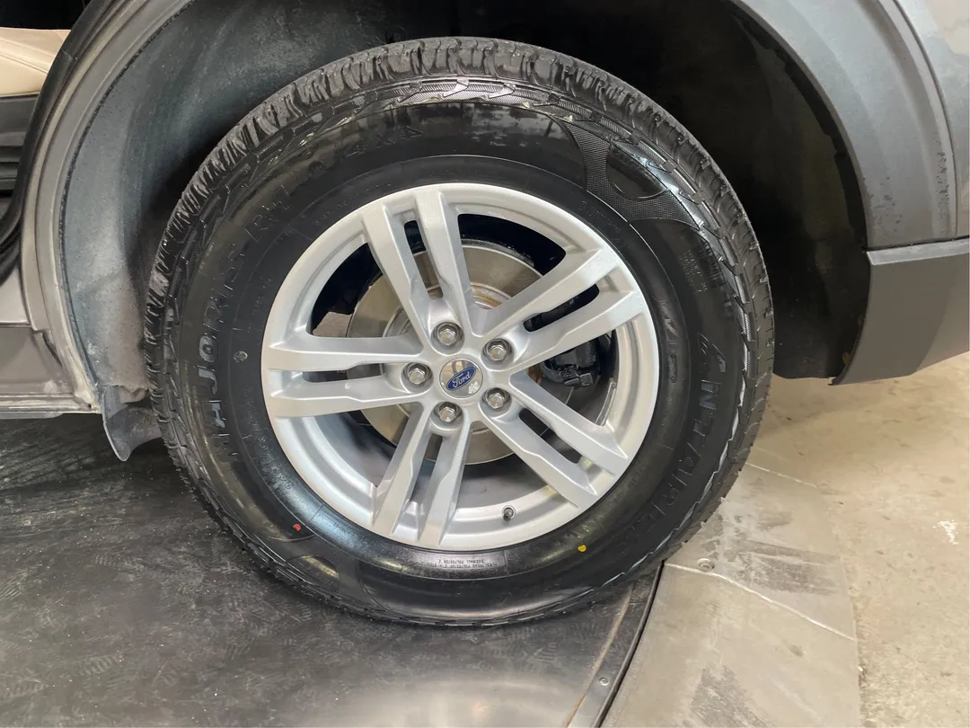 2020 Ford Explorer — photo 5