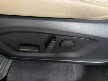 2020 Ford Explorer - image 18