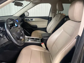 2020 Ford Explorer - image 3