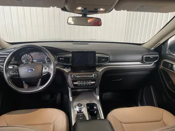 2020 Ford Explorer - image 4