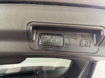 2020 Ford Explorer - image 20