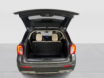 2020 Ford Explorer - image 12