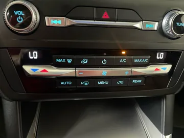 2020 Ford Explorer - image 22