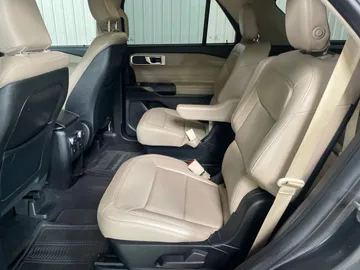 2020 Ford Explorer - image 14