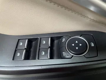 2020 Ford Explorer - image 24