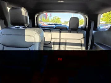 2020 Ford Explorer - image 8