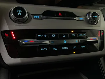 2023 Ford Explorer - image 23