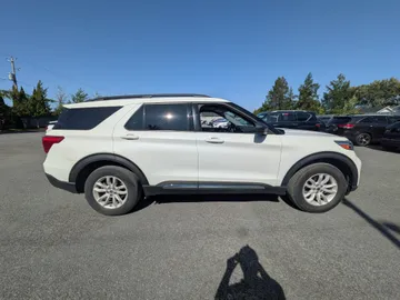 2021 Ford Explorer - image 4