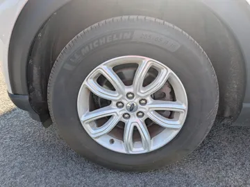 2021 Ford Explorer - image 7