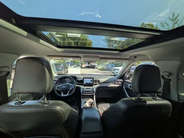 2021 Ford Explorer - image 9