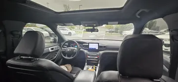 2020 Ford Explorer - image 7