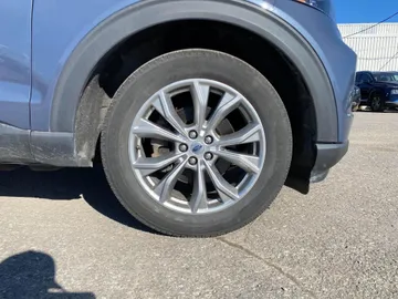 2021 Ford Explorer - image 6