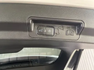 2022 Ford Explorer - image 20