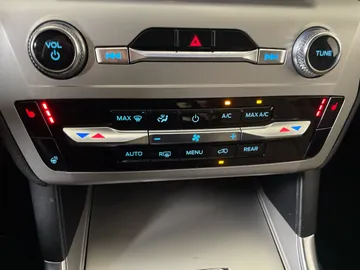 2022 Ford Explorer - image 22