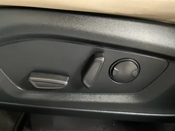 2022 Ford Explorer - image 18