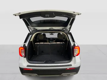 2022 Ford Explorer - image 12