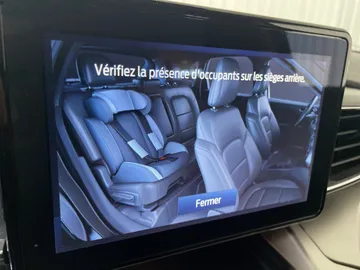 2022 Ford Explorer - image 27