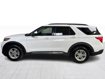 2022 Ford Explorer - image 9