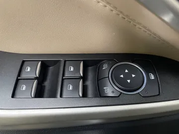 2022 Ford Explorer - image 24