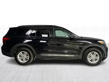 2022 Ford Explorer - image 2