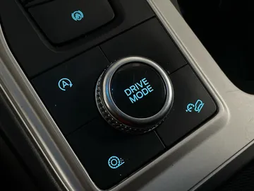 2022 Ford Explorer - image 25