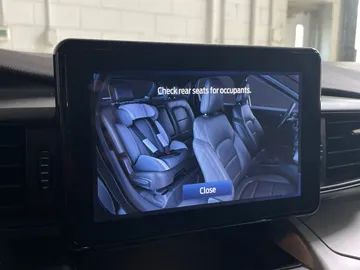 2022 Ford Explorer - image 29