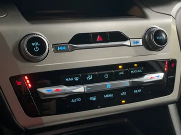 2022 Ford Explorer - image 23