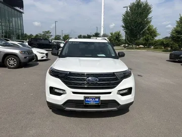 2022 Ford Explorer - image 2