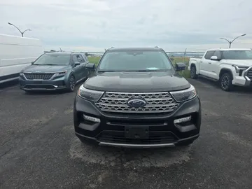 2022 Ford Explorer - image 2